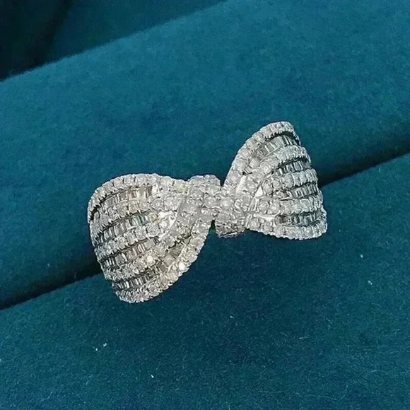 New Gorgeous 925 Silver Sim. Diamond Ring - Picture 1 of 7